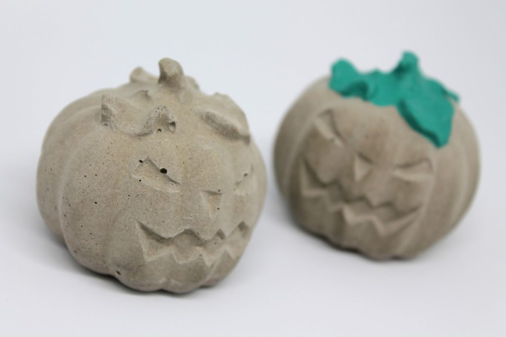 DIY, Basteln: Gips / Beton Igel als Dekoration, Herbstdekoration, Gartendekoration - DIYCarinchen DIY, Basteln: Gips / Beton Igel als Dekoration, Herbstdekoration, Gartendekoration - DIYCarinchen