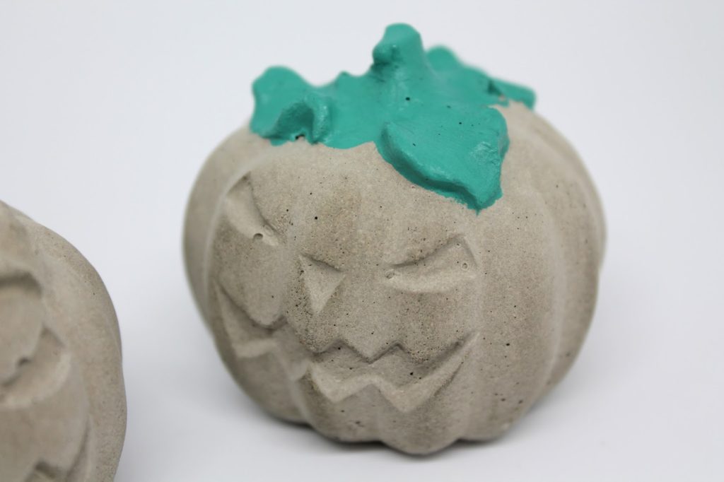 DIY, Basteln: Gips / Beton Igel als Dekoration, Herbstdekoration, Gartendekoration - DIYCarinchen DIY, Basteln: Gips / Beton Igel als Dekoration, Herbstdekoration, Gartendekoration - DIYCarinchen