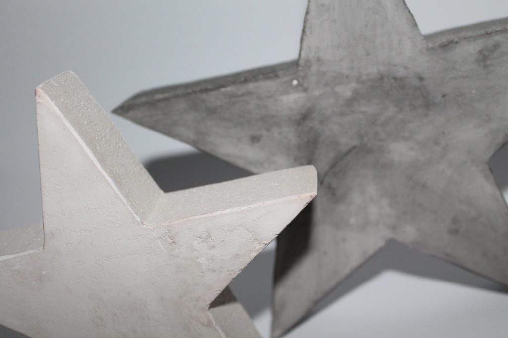 DIY, Basteln: Gips / Beton Sterne als Dekoration, Gartendekoration, Weihnachtsdekoration und Geschenkidee - DIYCarinchen DIY, Basteln: Gips / Beton Sterne als Dekoration, Gartendekoration, Weihnachtsdekoration und Geschenkidee - DIYCarinchen