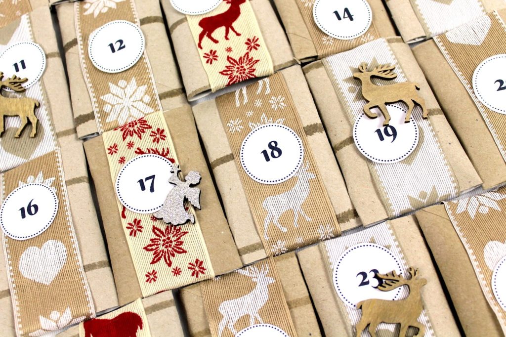 DIY, Basteln: Adventskalender aus Klorollen + Free Printable in Weihnachtsgeschenke, Weihnachtsdekoration, Geschenkidee - DIYCarinchen DIY, Basteln: Adventskalender aus Klorollen + Free Printable in Weihnachtsgeschenke, Weihnachtsdekoration, Geschenkidee - DIYCarinchen