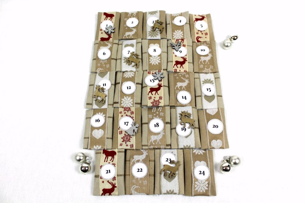 DIY, Basteln: Adventskalender aus Klorollen + Free Printable in Weihnachtsgeschenke, Weihnachtsdekoration, Geschenkidee - DIYCarinchen DIY, Basteln: Adventskalender aus Klorollen + Free Printable in Weihnachtsgeschenke, Weihnachtsdekoration, Geschenkidee - DIYCarinchen