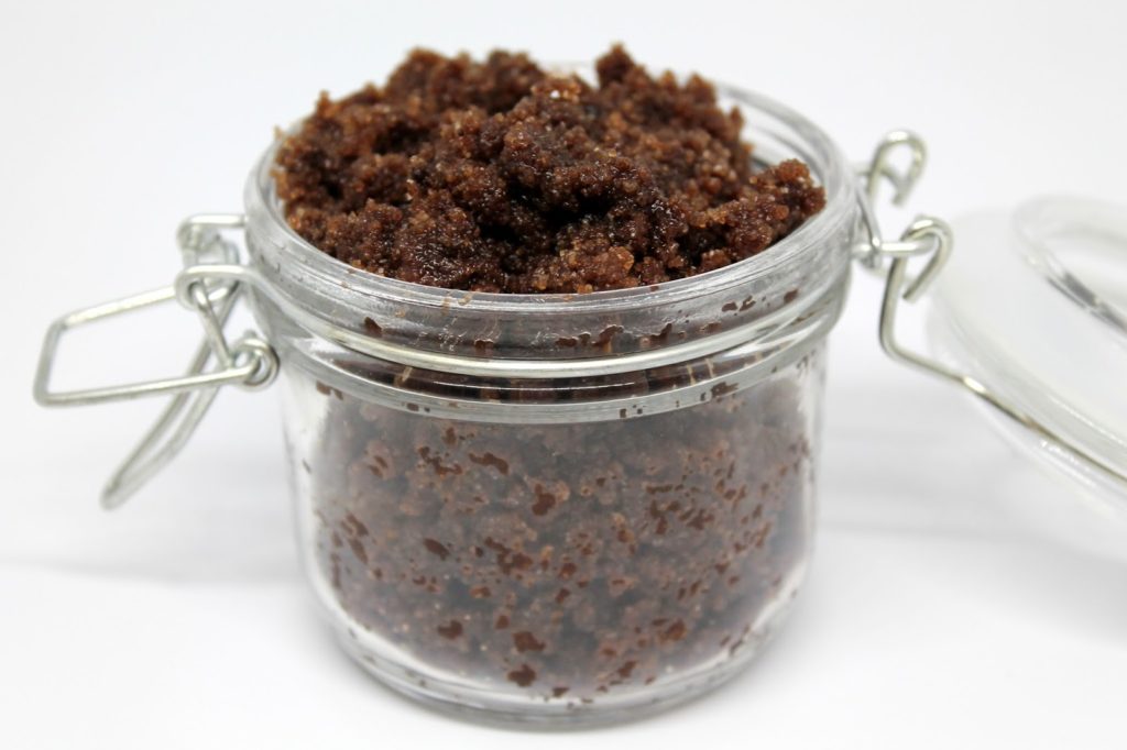 DIY, Basteln: Sugar Scrub / Zuckerpeeling Schoko in Kosmetik als Geschenkidee und Weihnachtsgeschenke - DIYCarinchen DIY, Basteln: Sugar Scrub / Zuckerpeeling Schoko in Kosmetik als Geschenkidee und Weihnachtsgeschenke - DIYCarinchen