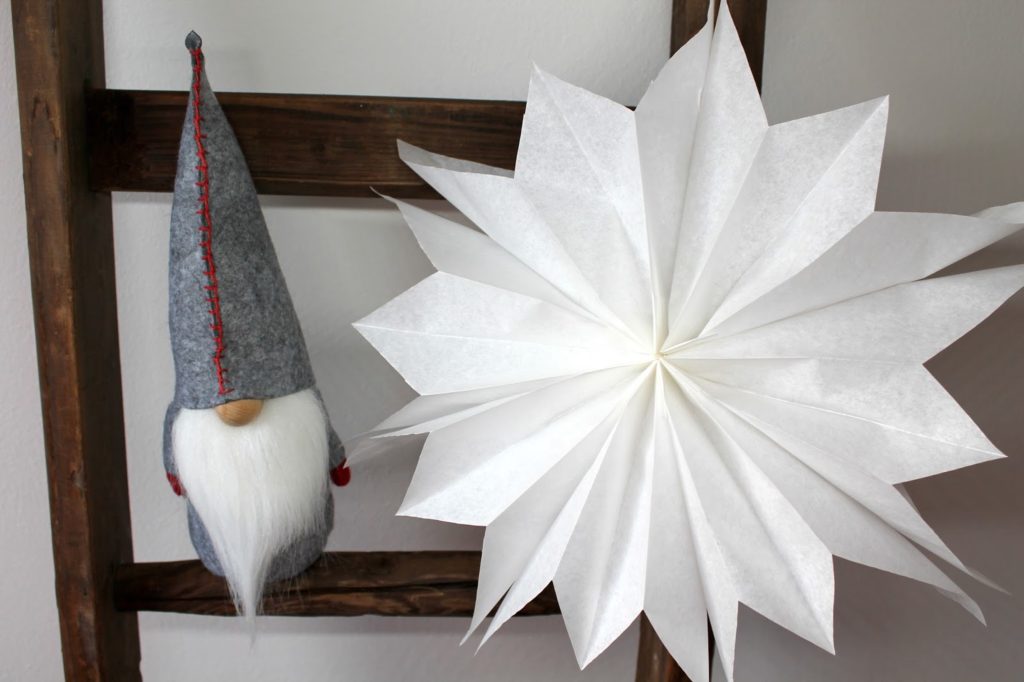 DIY, Basteln: Brottütensterne / Weihnachtssterne in Winterdekoration, Weihnachtsdekoration, Weihnachtsgeschenk und Geschenkideen - DIYCarinchen DIY, Basteln: Brottütensterne / Weihnachtssterne in Winterdekoration, Weihnachtsdekoration, Weihnachtsgeschenk und Geschenkideen - DIYCarinchen