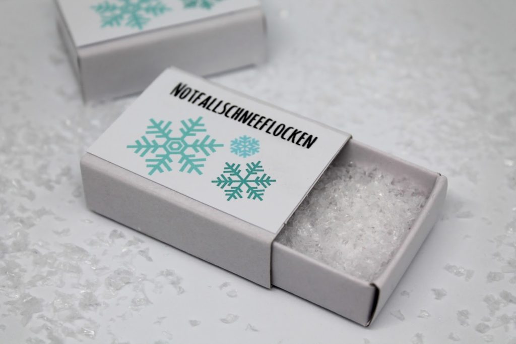 DIY, Basteln: Notfallschneeflocken in Weihnachtsgeschenke, Weihnachtsdekoration, Geschenkidee - DIYCarinchen DIY, Basteln: Notfallschneeflocken in Weihnachtsgeschenke, Weihnachtsdekoration, Geschenkidee - DIYCarinchen