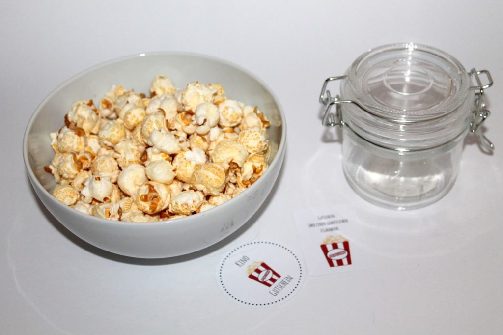 DIY, Basteln: Geschenke aus dem Glas Kinogutschein Popcorn in Adventskalender, Mitbringsel, Geldgeschenke und Geschenkideen - DIYCarinchen DIY, Basteln: Geschenke aus dem Glas Kinogutschein Popcorn in Adventskalender, Mitbringsel, Geldgeschenke und Geschenkideen - DIYCarinchen