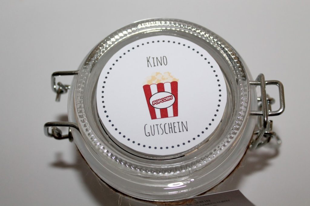 DIY, Basteln: Geschenke aus dem Glas Kinogutschein Popcorn in Adventskalender, Mitbringsel, Geldgeschenke und Geschenkideen - DIYCarinchen DIY, Basteln: Geschenke aus dem Glas Kinogutschein Popcorn in Adventskalender, Mitbringsel, Geldgeschenke und Geschenkideen - DIYCarinchen