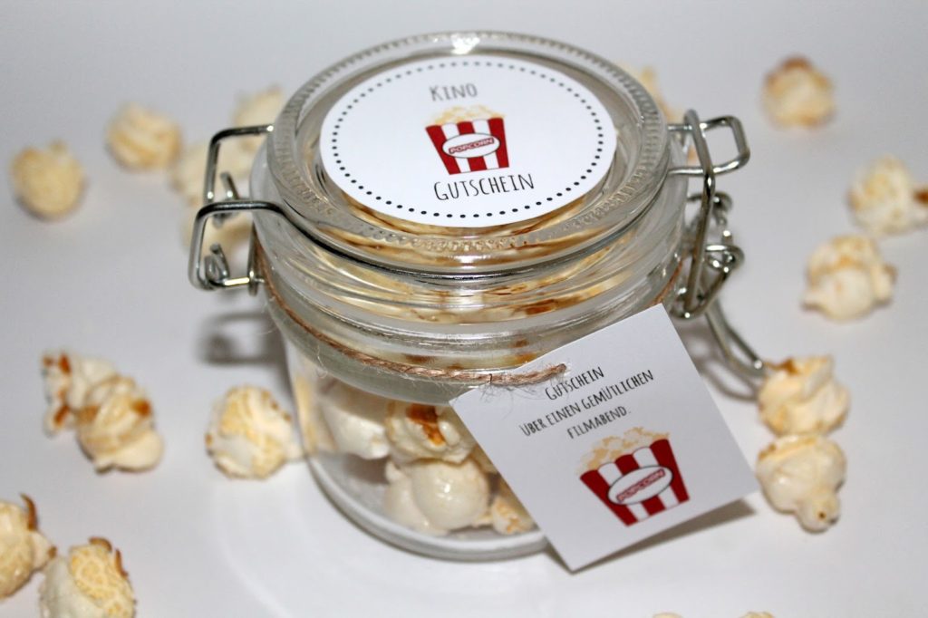 DIY, Basteln, Selbermachen: Kreative und witzige Kinogutschein Verpackung: DIY Popcorn Verpackungsidee mit Etikett zum Ausdrucken! DIY, Basteln, Selbermachen: Kreative und witzige Kinogutschein Verpackung: DIY Popcorn Verpackungsidee mit Etikett zum Ausdrucken!