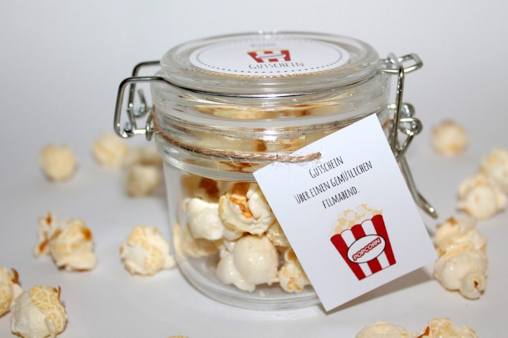 DIY, Basteln: Geschenke aus dem Glas Kinogutschein Popcorn in Adventskalender, Mitbringsel, Geldgeschenke und Geschenkideen - DIYCarinchen DIY, Basteln: Geschenke aus dem Glas Kinogutschein Popcorn in Adventskalender, Mitbringsel, Geldgeschenke und Geschenkideen - DIYCarinchen