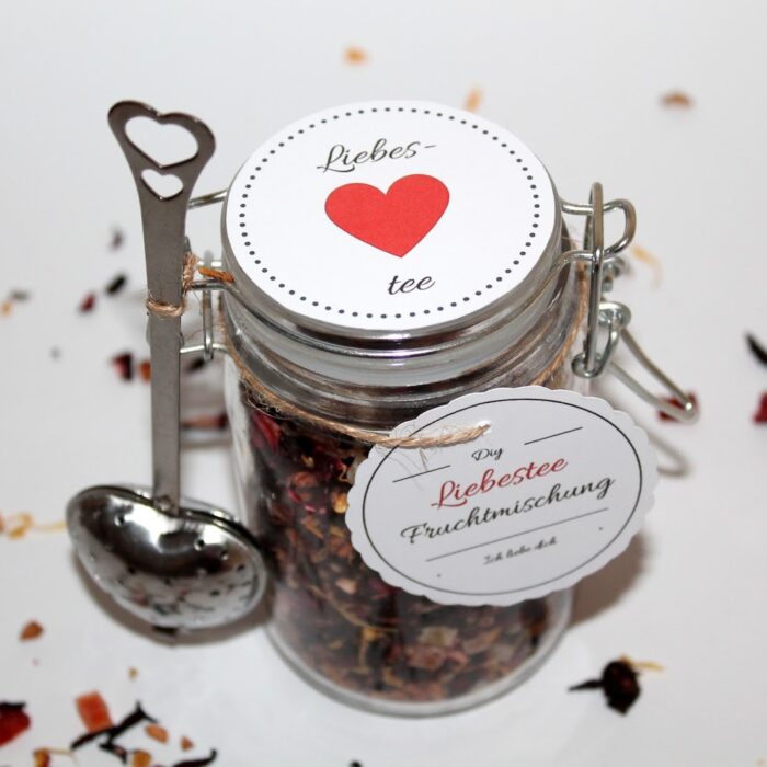 Ein Geschenk mit Herz: DIY Geschenke aus dem Glas Liebestee {mit gratis Printable}
