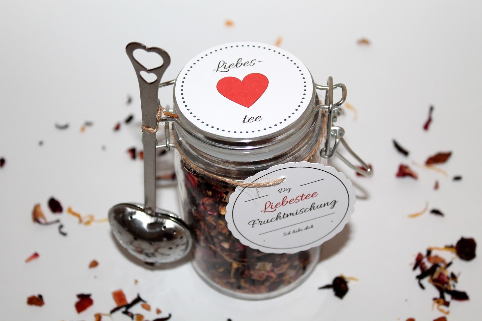 Ein Geschenk mit Herz: DIY Geschenke aus dem Glas Liebestee {mit gratis Printable}