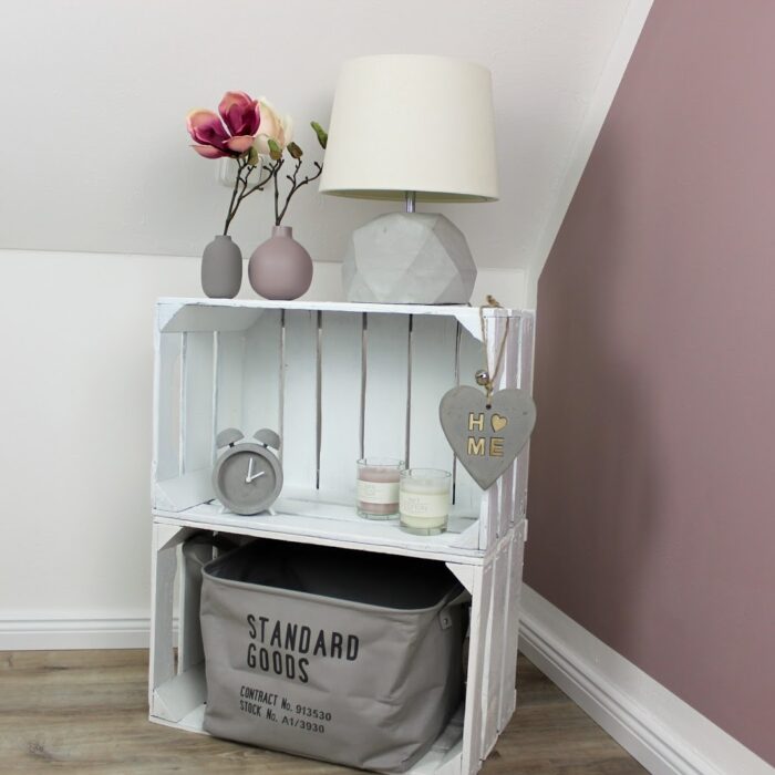 DIY Möbel selber bauen: Nachttisch / Nachtschrank aus Obstkisten ganz easy selber machen!