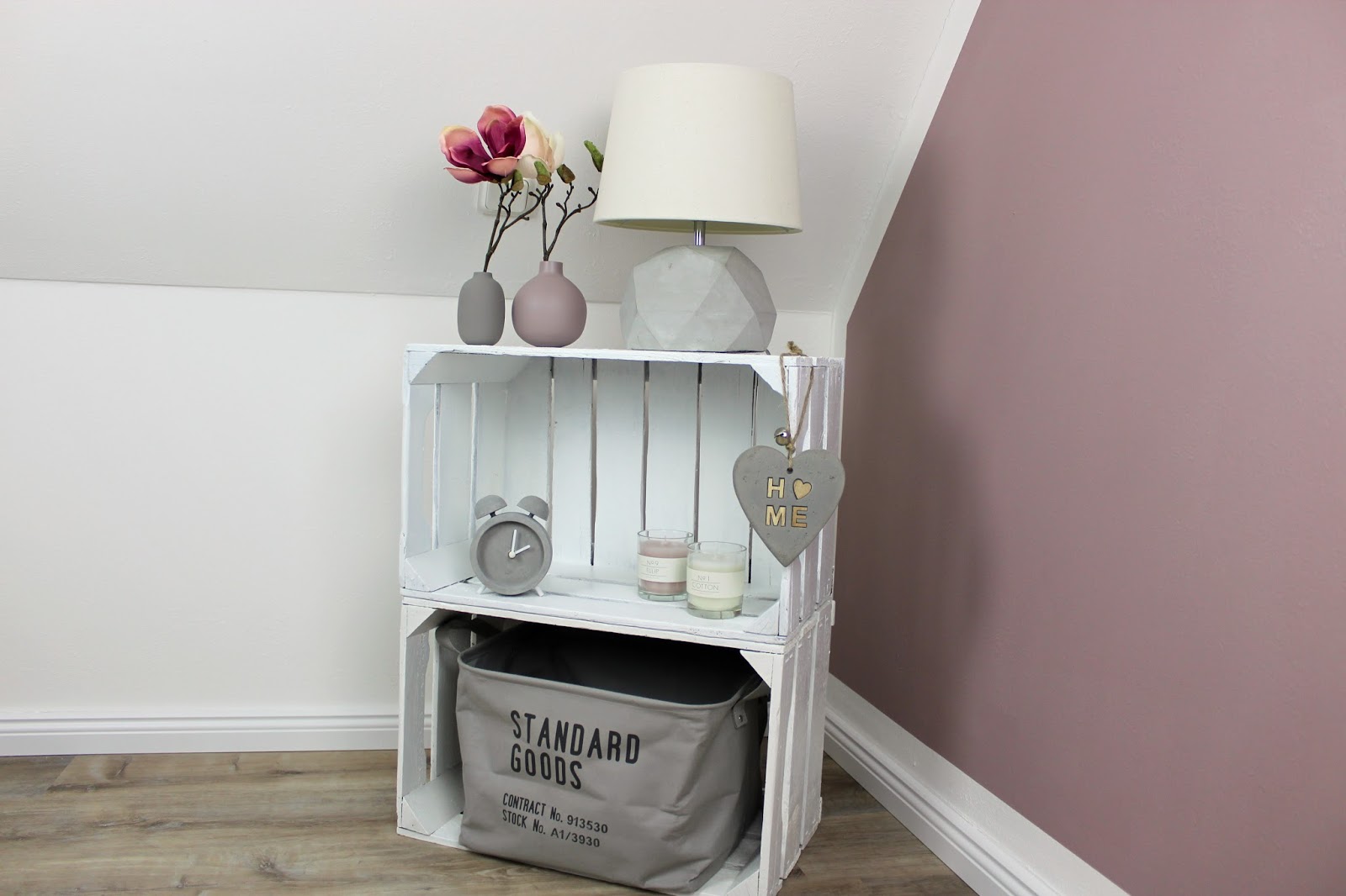 DIY Möbel selber bauen: Nachttisch / Nachtschrank aus Obstkisten ganz easy selber machen!