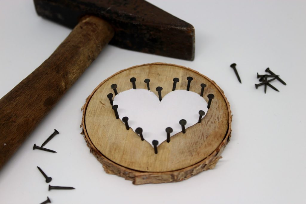 DIY, Basteln: Geschenk zum Valentinstag Baumscheibe mit Wollherz, Geschenke und Geschenkideen - DIYCarinchen DIY, Basteln: Geschenk zum Valentinstag Baumscheibe mit Wollherz, Geschenke und Geschenkideen - DIYCarinchen