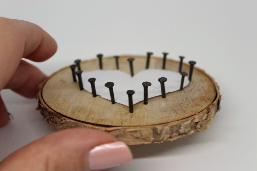 DIY, Basteln: Geschenk zum Valentinstag Baumscheibe mit Wollherz, Geschenke und Geschenkideen - DIYCarinchen DIY, Basteln: Geschenk zum Valentinstag Baumscheibe mit Wollherz, Geschenke und Geschenkideen - DIYCarinchen