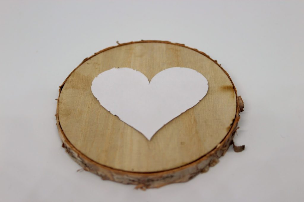 DIY, Basteln: Geschenk zum Valentinstag Baumscheibe mit Wollherz, Geschenke und Geschenkideen - DIYCarinchen DIY, Basteln: Geschenk zum Valentinstag Baumscheibe mit Wollherz, Geschenke und Geschenkideen - DIYCarinchen