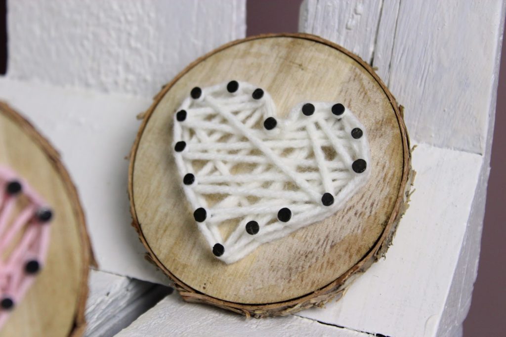 DIY, Basteln: Geschenk zum Valentinstag Baumscheibe mit Wollherz, Geschenke und Geschenkideen - DIYCarinchen DIY, Basteln: Geschenk zum Valentinstag Baumscheibe mit Wollherz, Geschenke und Geschenkideen - DIYCarinchen