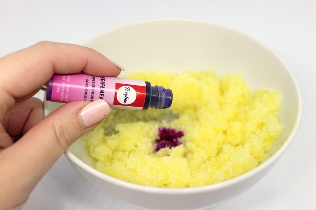 DIY, Basteln: Sugar Scrub / Zuckerpeeling Flamingo in Kosmetik als Geschenkidee und Mitbringsel - DIYCarinchen DIY, Basteln: Sugar Scrub / Zuckerpeeling Flamingo in Kosmetik als Geschenkidee und Mitbringsel - DIYCarinchen