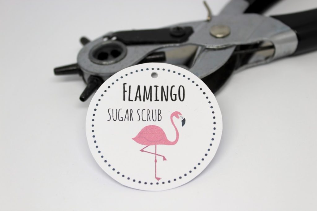 DIY, Basteln: Sugar Scrub / Zuckerpeeling Flamingo in Kosmetik als Geschenkidee und Mitbringsel - DIYCarinchen DIY, Basteln: Sugar Scrub / Zuckerpeeling Flamingo in Kosmetik als Geschenkidee und Mitbringsel - DIYCarinchen