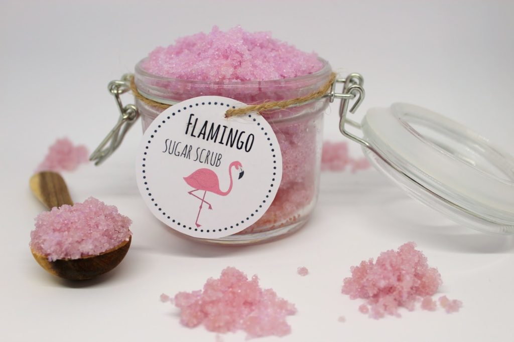 DIY, Basteln: Sugar Scrub / Zuckerpeeling Flamingo in Kosmetik als Geschenkidee und Mitbringsel - DIYCarinchen DIY, Basteln: Sugar Scrub / Zuckerpeeling Flamingo in Kosmetik als Geschenkidee und Mitbringsel - DIYCarinchen