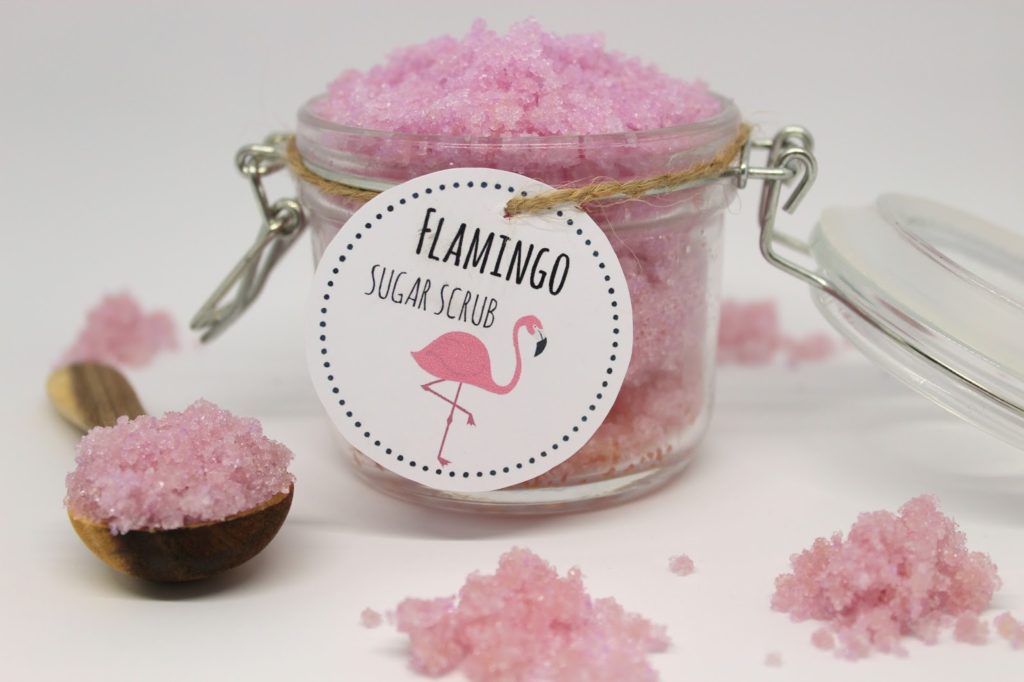 DIY, Basteln: Sugar Scrub / Zuckerpeeling Flamingo in Kosmetik als Geschenkidee und Mitbringsel - DIYCarinchen DIY, Basteln: Sugar Scrub / Zuckerpeeling Flamingo in Kosmetik als Geschenkidee und Mitbringsel - DIYCarinchen