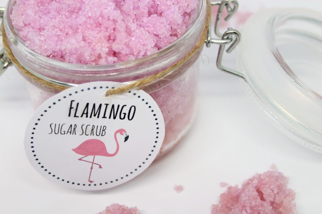 DIY, Basteln: Sugar Scrub / Zuckerpeeling Flamingo in Kosmetik als Geschenkidee und Mitbringsel - DIYCarinchen DIY, Basteln: Sugar Scrub / Zuckerpeeling Flamingo in Kosmetik als Geschenkidee und Mitbringsel - DIYCarinchen