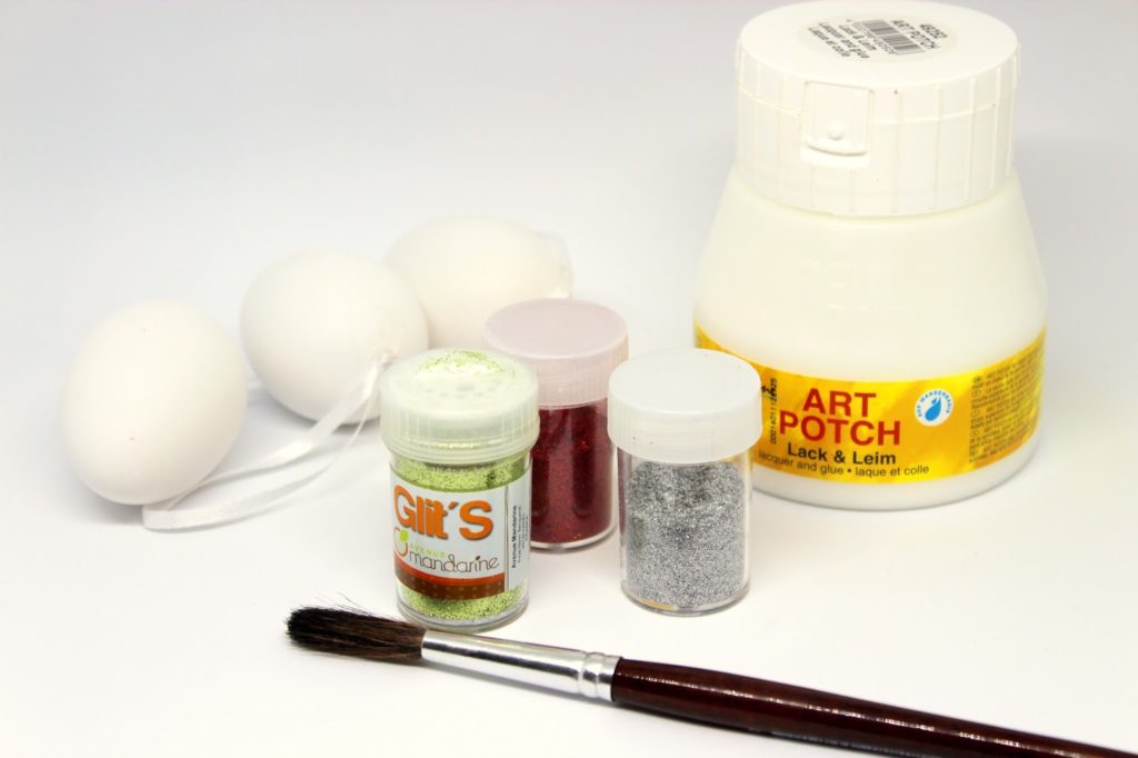 Geniale Osterdekoration: DIY Glitzerostereier super schnell selber machen + Videoanleitung Geniale Osterdekoration: DIY Glitzerostereier super schnell selber machen + Videoanleitung