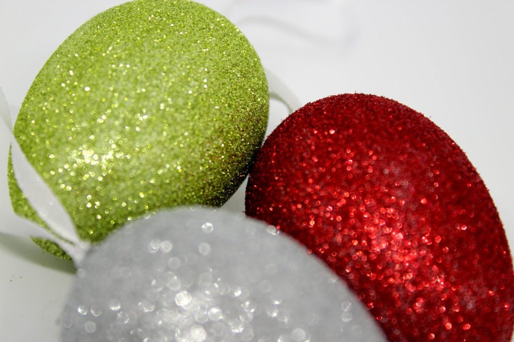 Geniale Osterdekoration: DIY Glitzerostereier super schnell selber machen + Videoanleitung Geniale Osterdekoration: DIY Glitzerostereier super schnell selber machen + Videoanleitung