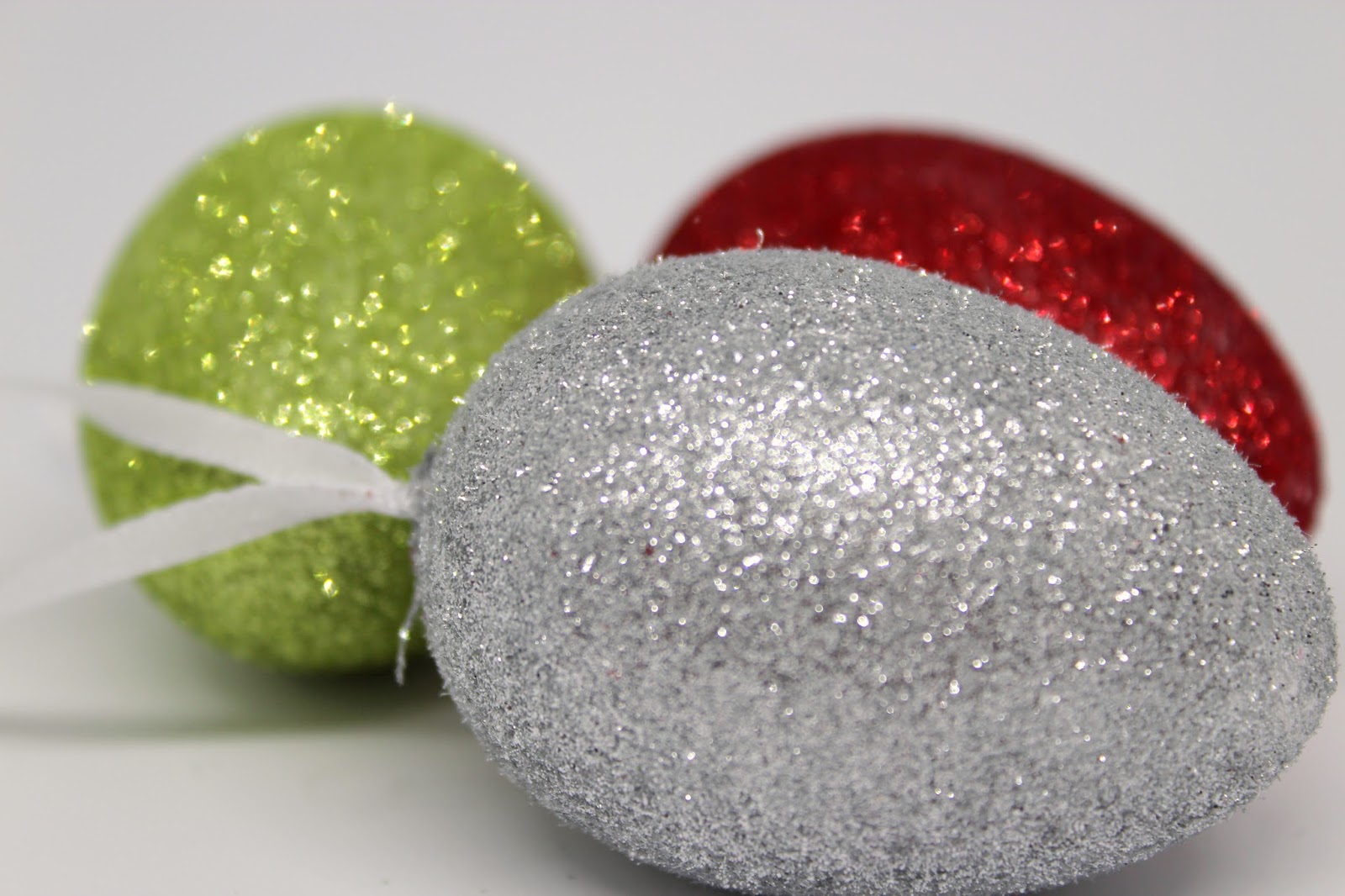 DIY Glitzer Ostereier super schnell selber machen + Videoanleitung - geniale Osterdekoration