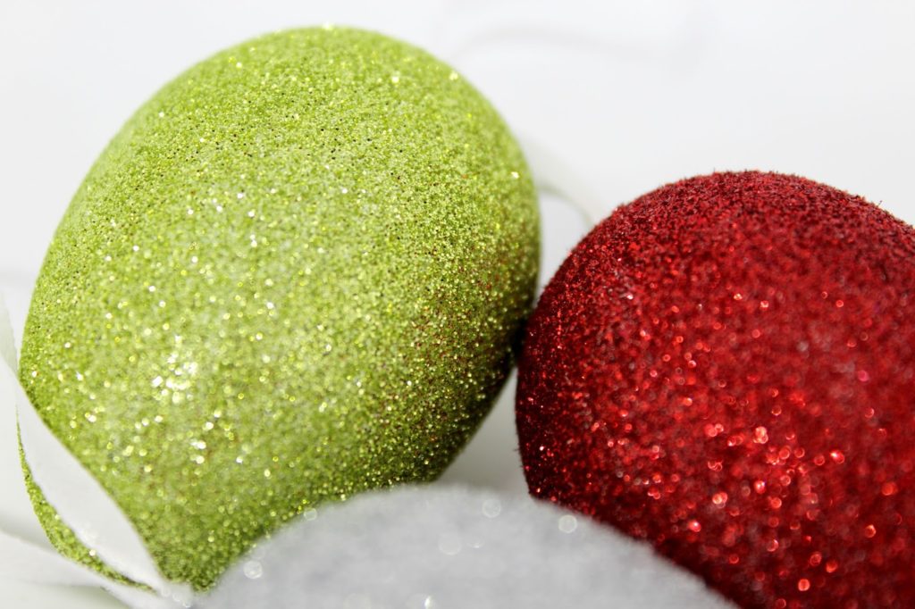 Geniale Osterdekoration: DIY Glitzerostereier super schnell selber machen + Videoanleitung Geniale Osterdekoration: DIY Glitzerostereier super schnell selber machen + Videoanleitung