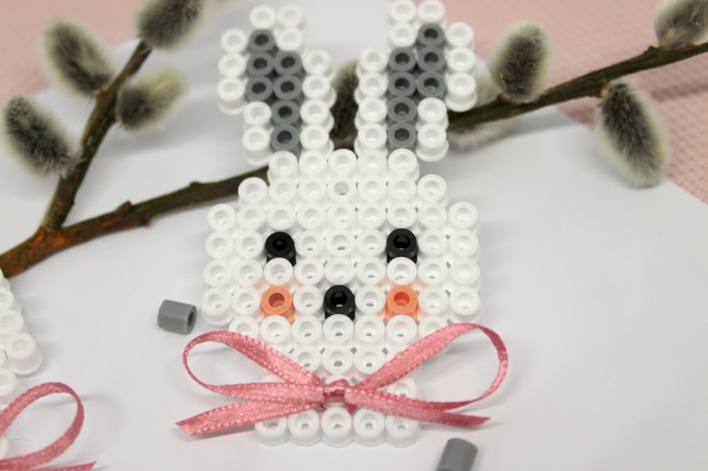 DIY Hasen aus Hama Bügelperlen selber machen - die perfekte Geschenkidee zu Ostern DIY Hasen aus Hama Bügelperlen selber machen - die perfekte Geschenkidee zu Ostern