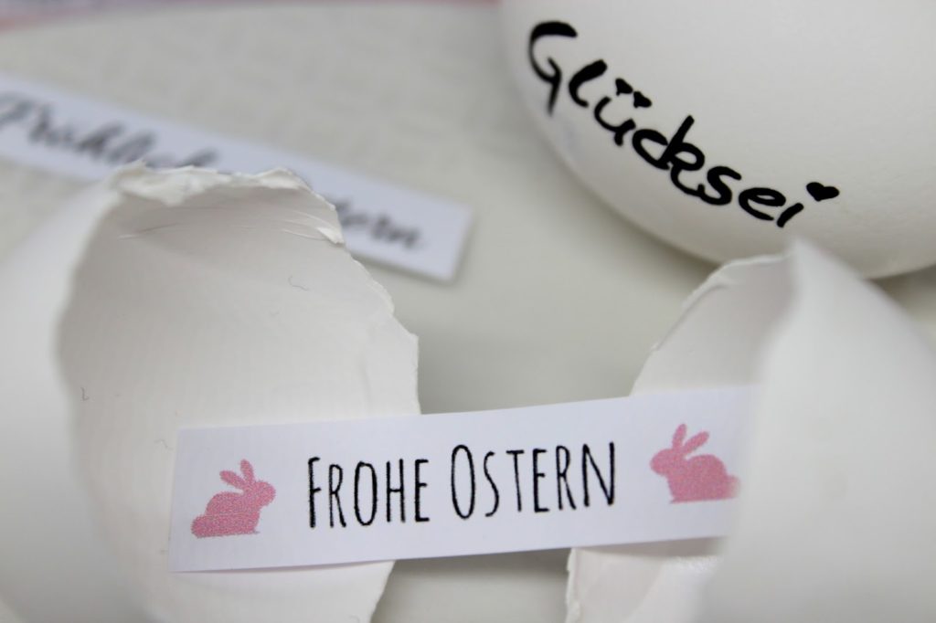 Geniale Geschenkidee für Ostern: DIY Glücksei mit individuellen Nachrichten ganz einfach selber machen + kostenlose Vorlage Geniale Geschenkidee für Ostern: DIY Glücksei mit individuellen Nachrichten ganz einfach selber machen + kostenlose Vorlage