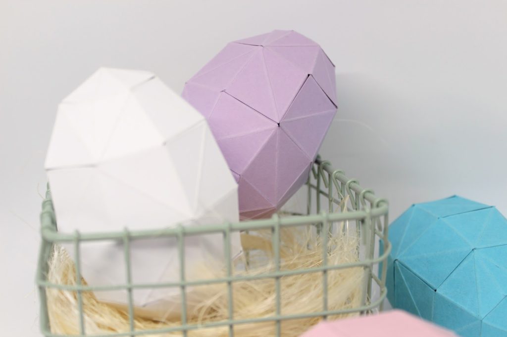 DIY Origami Ostereier aus Papier ganz einfach selber machen - süße Osterdekoration DIY Origami Ostereier aus Papier ganz einfach selber machen - süße Osterdekoration