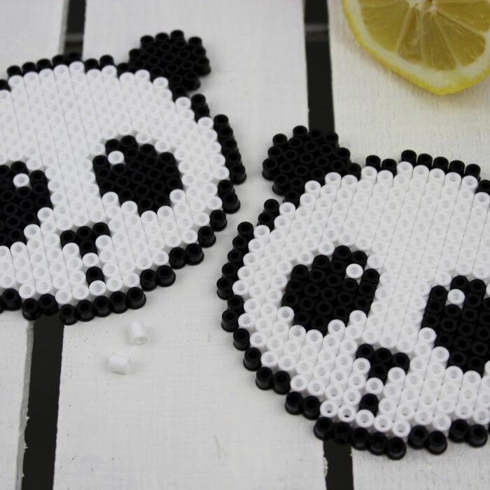 DIY Bügelperlen Getränkeuntersetzer Panda ganz einfach selber machen - geniale Bastelidee für groß und klein