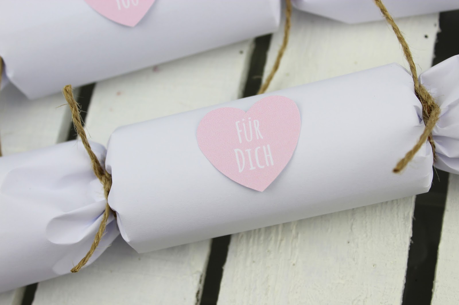 DIY Knallbonbon als tolle Geschenkidee ganz einfach selbermachen (+ kostenlose Vorlage)
