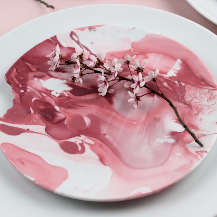 DIY Teller ganz einfach mit Nagellack marmorieren - ein echter Hingucker