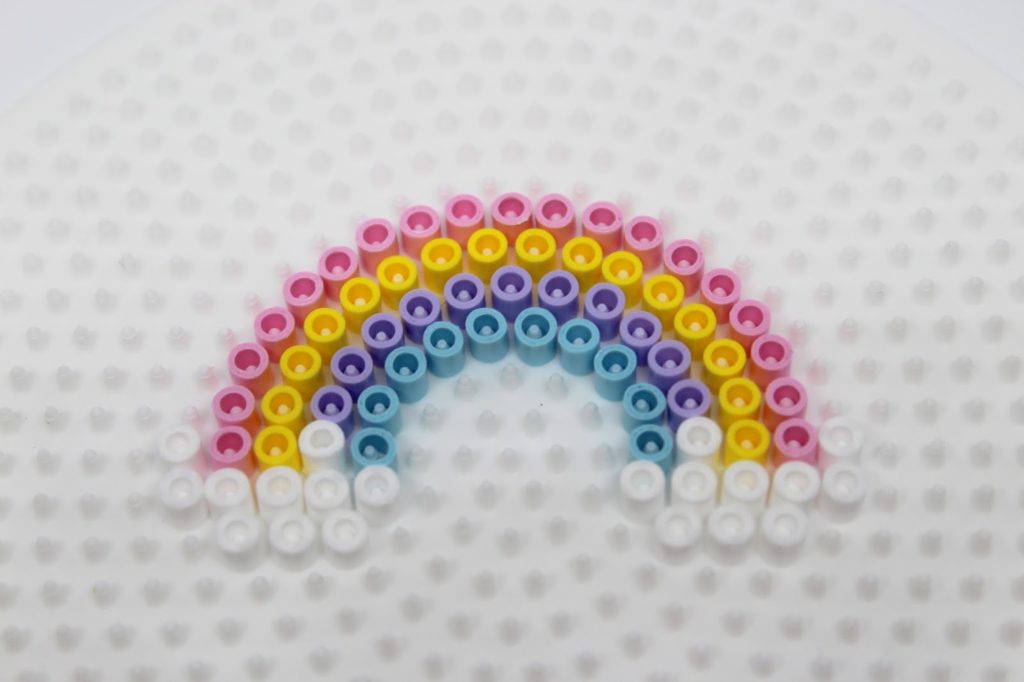 DIY Hama Bügelperlen Einhorn, Regenbogen und Eulen Kühlschrankmagnete ganz einfach selber machen DIY Hama Bügelperlen Einhorn, Regenbogen und Eulen Kühlschrankmagnete ganz einfach selber machen