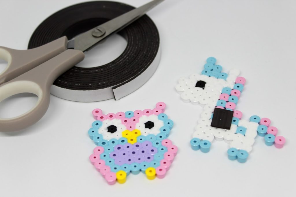 DIY Hama Bügelperlen Einhorn, Regenbogen und Eulen Kühlschrankmagnete ganz einfach selber machen DIY Hama Bügelperlen Einhorn, Regenbogen und Eulen Kühlschrankmagnete ganz einfach selber machen