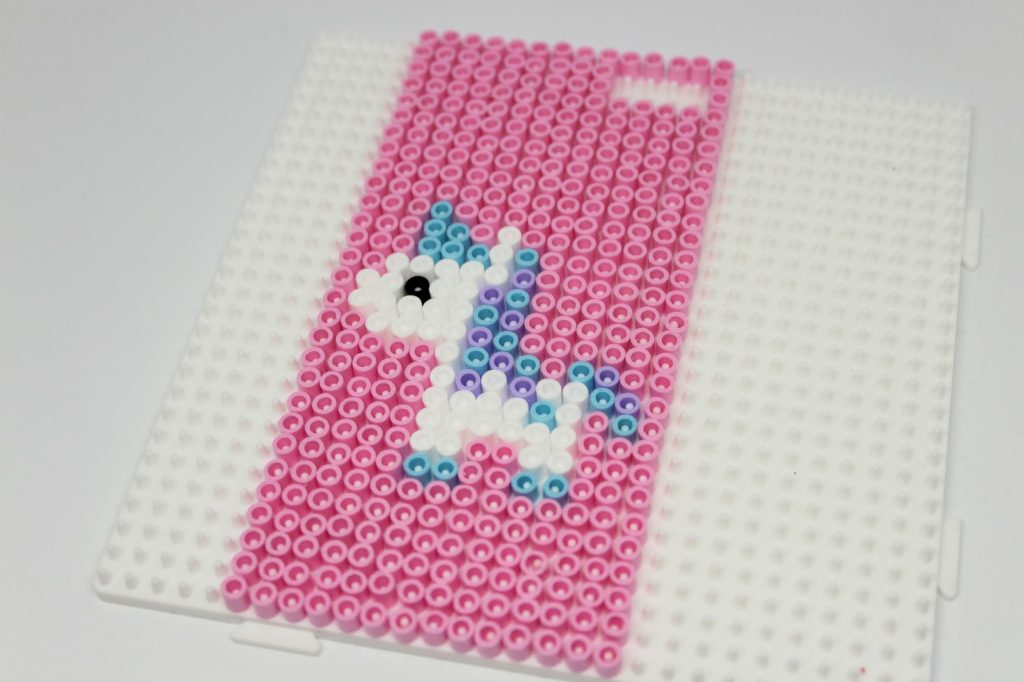 DIY Handyhülle Einhorn aus Hama Bügelperlen ganz einfach selber machen - das Must Have im Sommer DIY Handyhülle Einhorn aus Hama Bügelperlen ganz einfach selber machen - das Must Have im Sommer