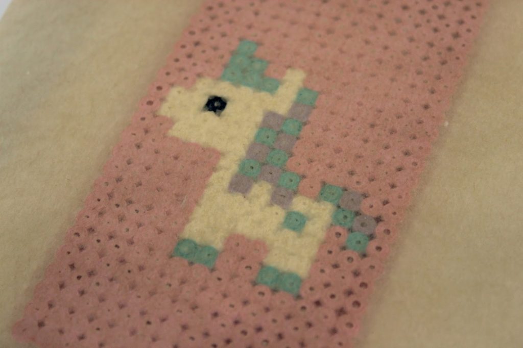 DIY Handyhülle Einhorn aus Hama Bügelperlen ganz einfach selber machen - das Must Have im Sommer DIY Handyhülle Einhorn aus Hama Bügelperlen ganz einfach selber machen - das Must Have im Sommer