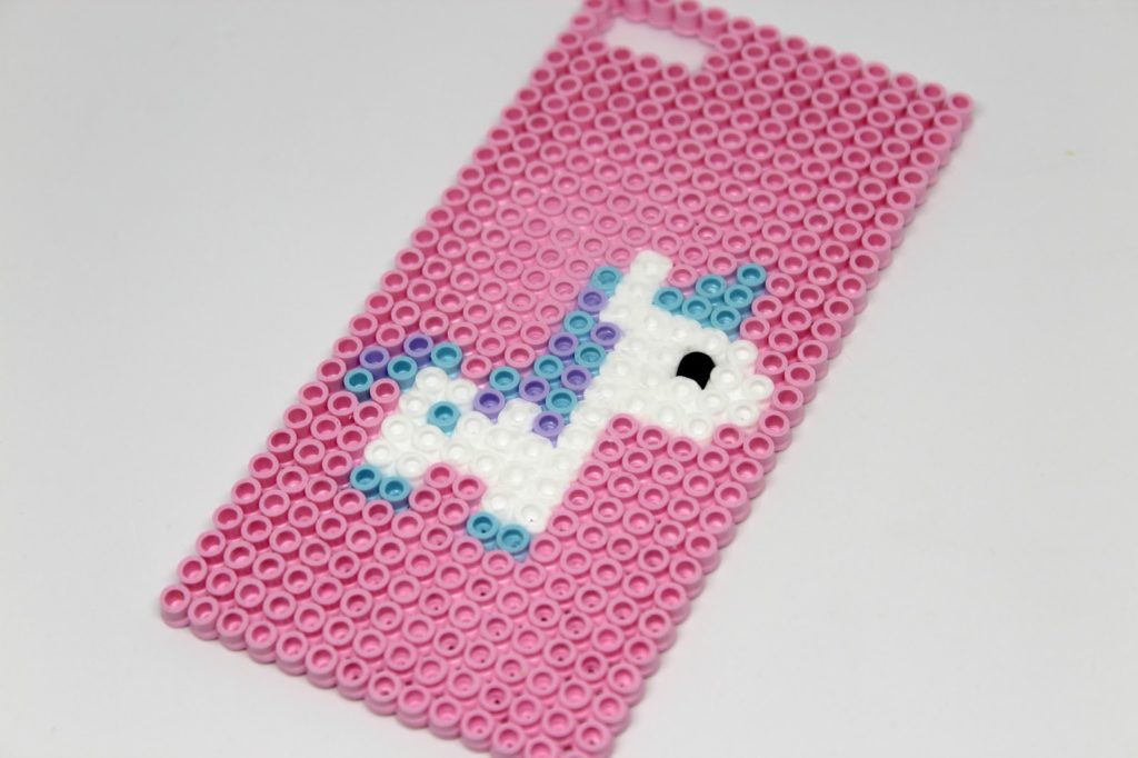 DIY Handyhülle Einhorn aus Hama Bügelperlen ganz einfach selber machen - das Must Have im Sommer DIY Handyhülle Einhorn aus Hama Bügelperlen ganz einfach selber machen - das Must Have im Sommer