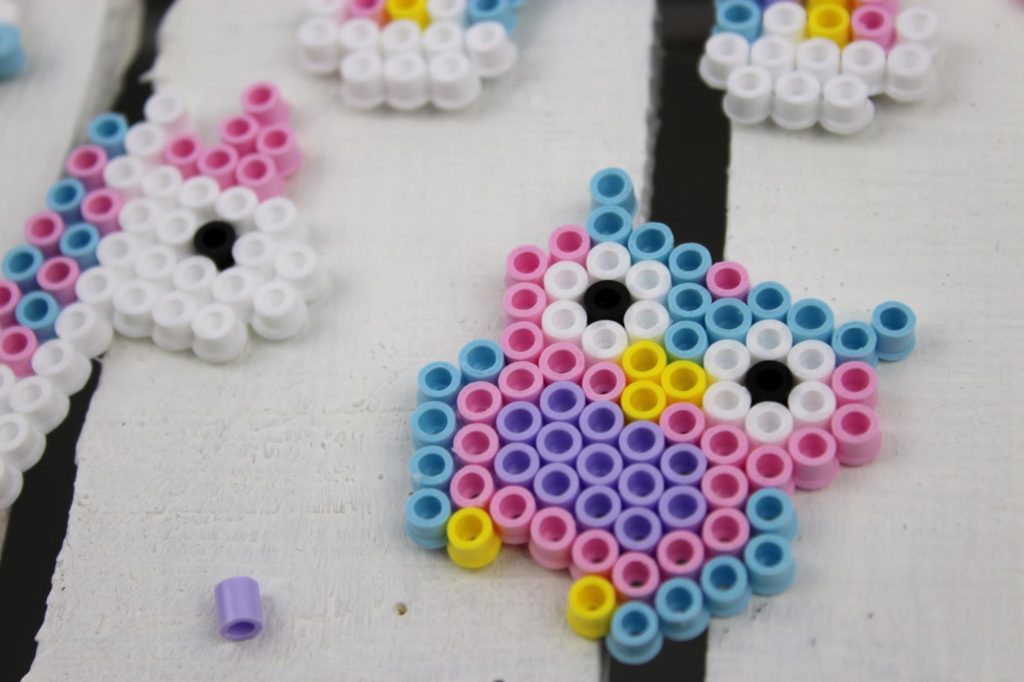 DIY Hama Bügelperlen Einhorn, Regenbogen und Eulen Kühlschrankmagnete ganz einfach selber machen DIY Hama Bügelperlen Einhorn, Regenbogen und Eulen Kühlschrankmagnete ganz einfach selber machen