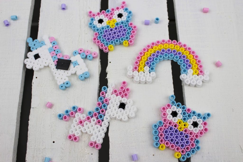 DIY Hama Bügelperlen Einhorn, Regenbogen und Eulen Kühlschrankmagnete ganz einfach selber machen DIY Hama Bügelperlen Einhorn, Regenbogen und Eulen Kühlschrankmagnete ganz einfach selber machen