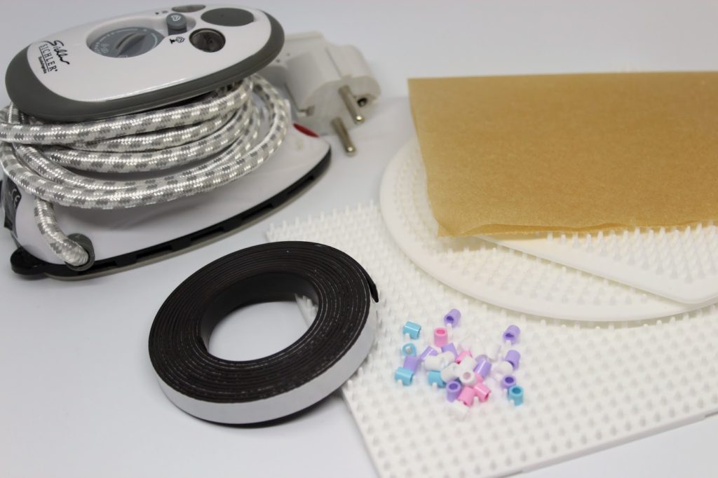 DIY Hama Bügelperlen Einhorn, Regenbogen und Eulen Kühlschrankmagnete ganz einfach selber machen DIY Hama Bügelperlen Einhorn, Regenbogen und Eulen Kühlschrankmagnete ganz einfach selber machen