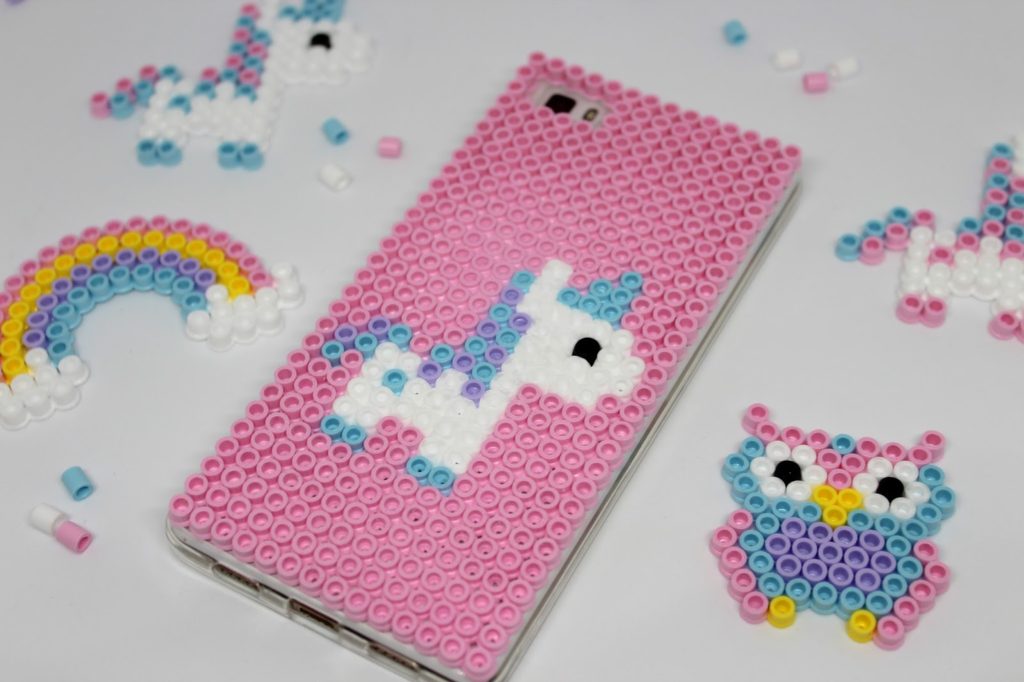 DIY Handyhülle Einhorn aus Hama Bügelperlen ganz einfach selber machen - das Must Have im Sommer DIY Handyhülle Einhorn aus Hama Bügelperlen ganz einfach selber machen - das Must Have im Sommer