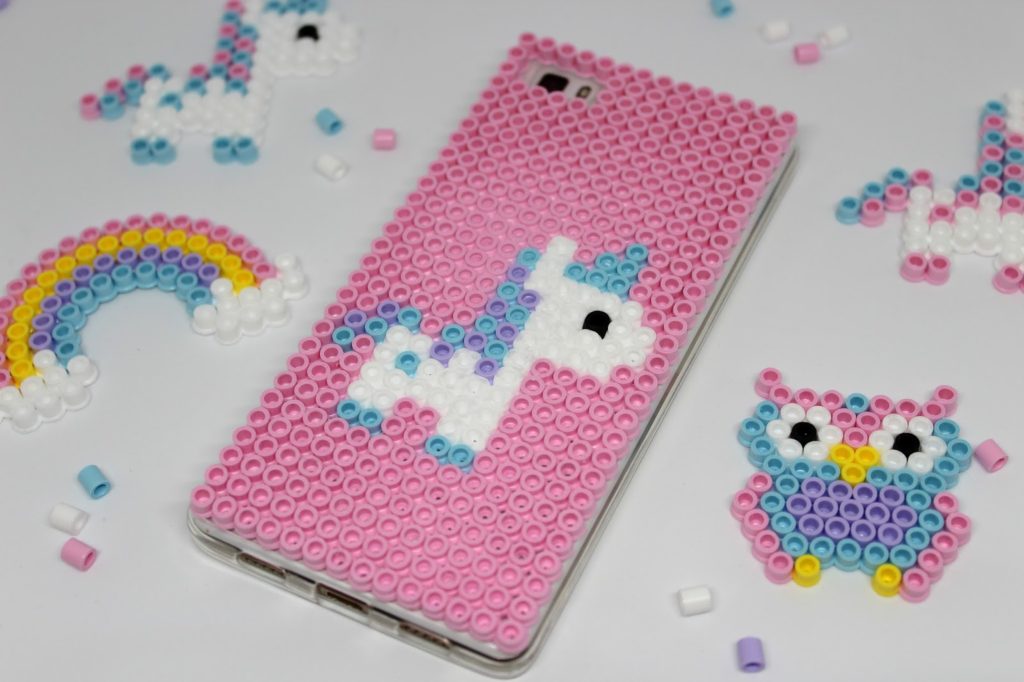DIY Handyhülle Einhorn aus Hama Bügelperlen ganz einfach selber machen - das Must Have im Sommer DIY Handyhülle Einhorn aus Hama Bügelperlen ganz einfach selber machen - das Must Have im Sommer