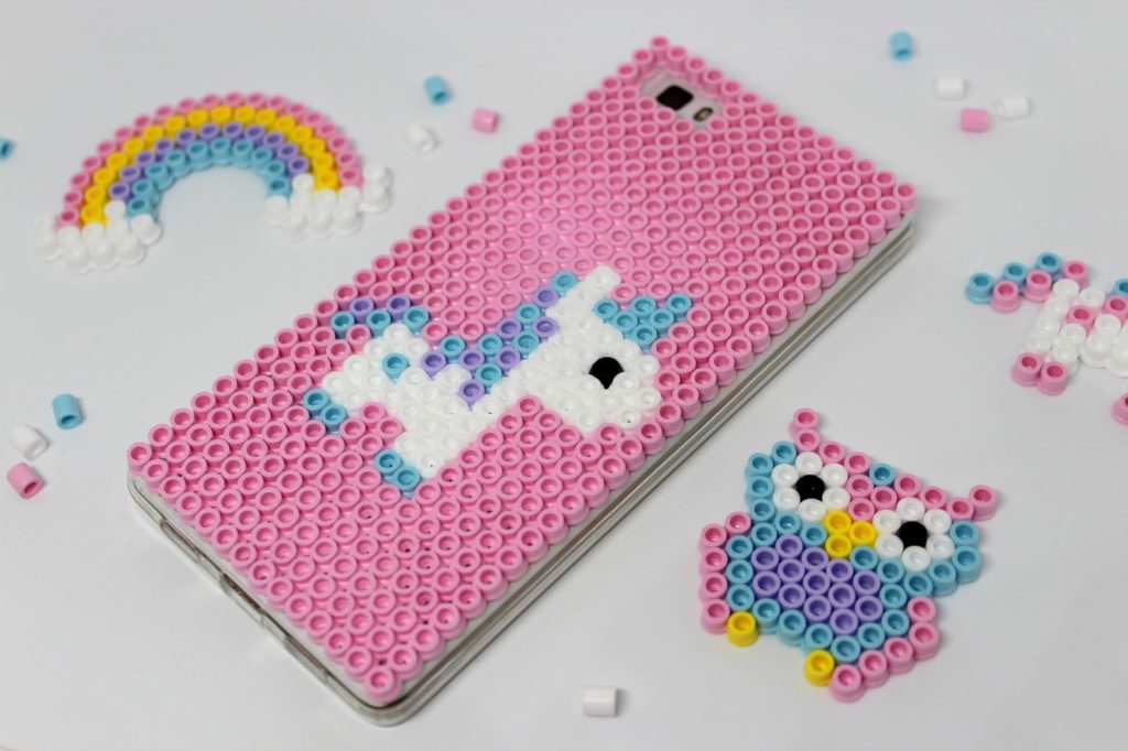 DIY Handyhülle Einhorn aus Hama Bügelperlen ganz einfach selber machen - das Must Have im Sommer DIY Handyhülle Einhorn aus Hama Bügelperlen ganz einfach selber machen - das Must Have im Sommer