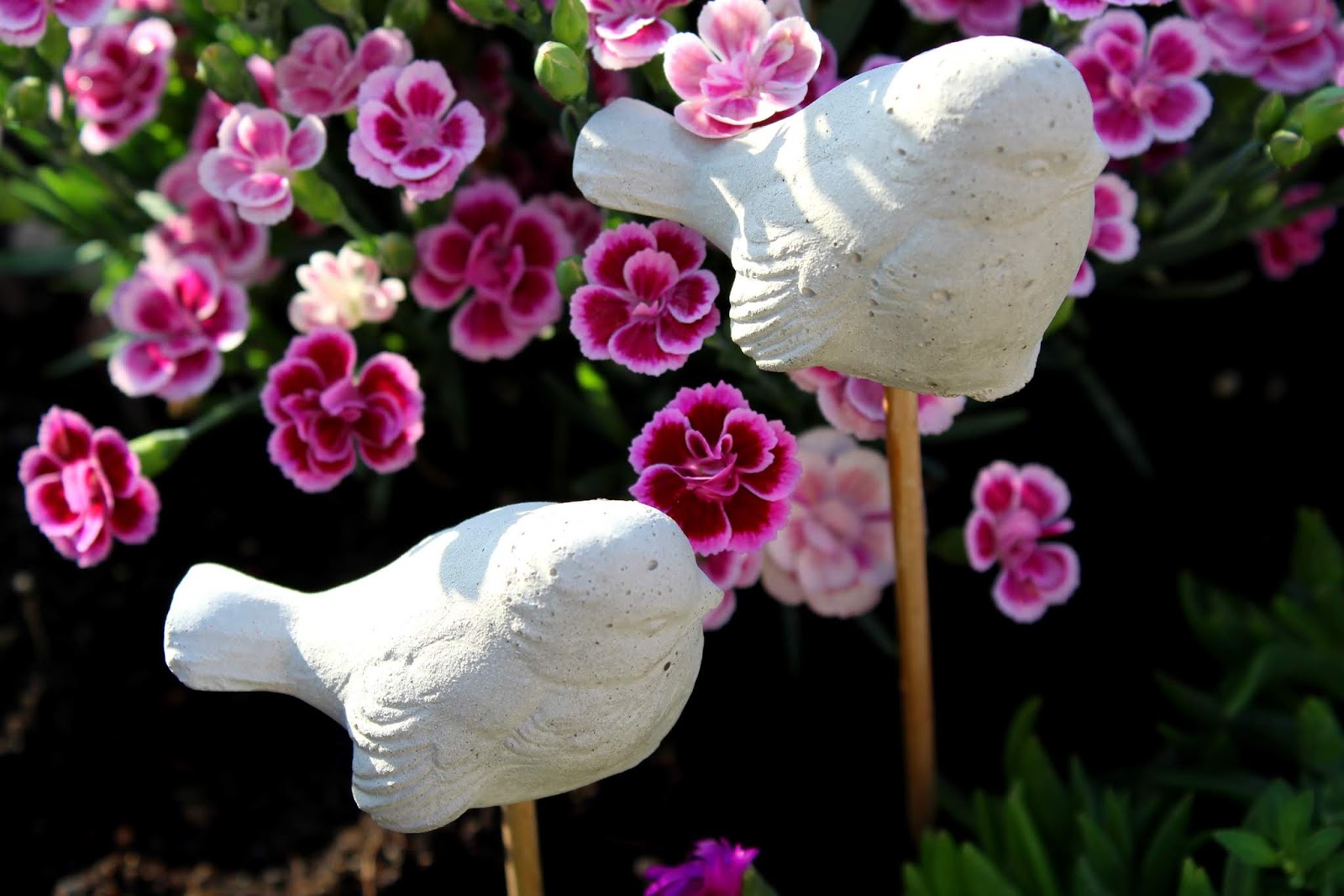 DIY Gartenstecker Vögel aus Beton in wenigen Schritten selber machen - süße Gartendeko