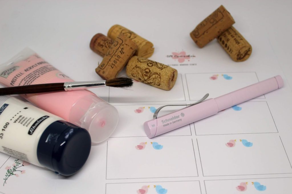 DIY Tischkarten aus Weinkorken ganz einfach selbermachen mit dem Schneider Base rosé - ideal für die Hochzeit DIY Tischkarten aus Weinkorken ganz einfach selbermachen mit dem Schneider Base rosé - ideal für die Hochzeit