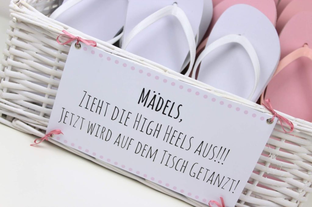 DIY Gastgeschenk Flip Flop Korb - Zieht die High Heels aus, es wird getanzt DIY Gastgeschenk Flip Flop Korb - Zieht die High Heels aus, es wird getanzt