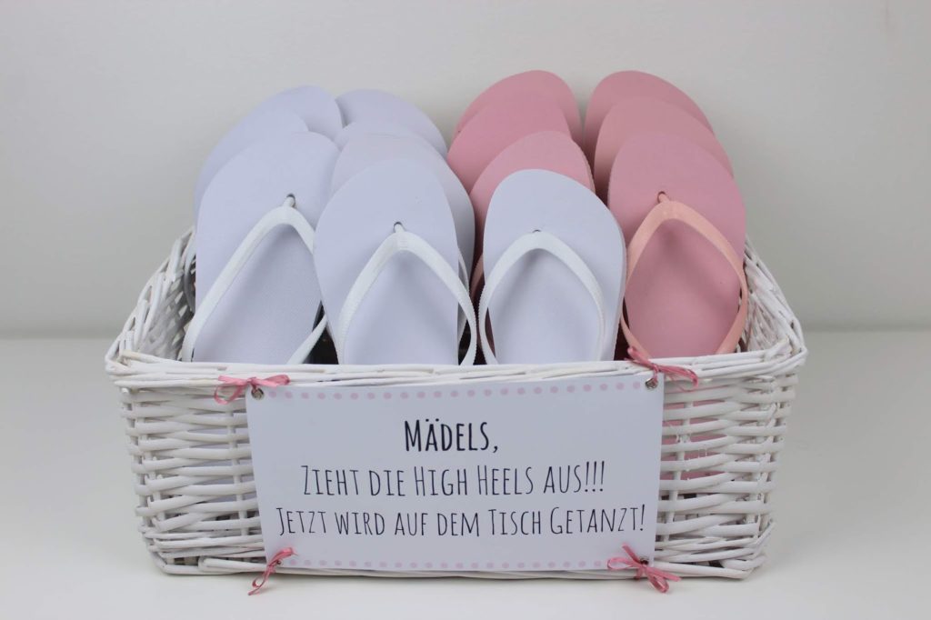 DIY Gastgeschenk Flip Flop Korb - Zieht die High Heels aus, es wird getanzt DIY Gastgeschenk Flip Flop Korb - Zieht die High Heels aus, es wird getanzt